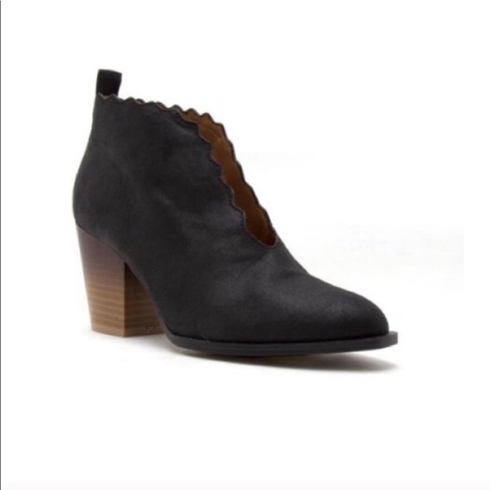 Qupid black slit front booties 8.5